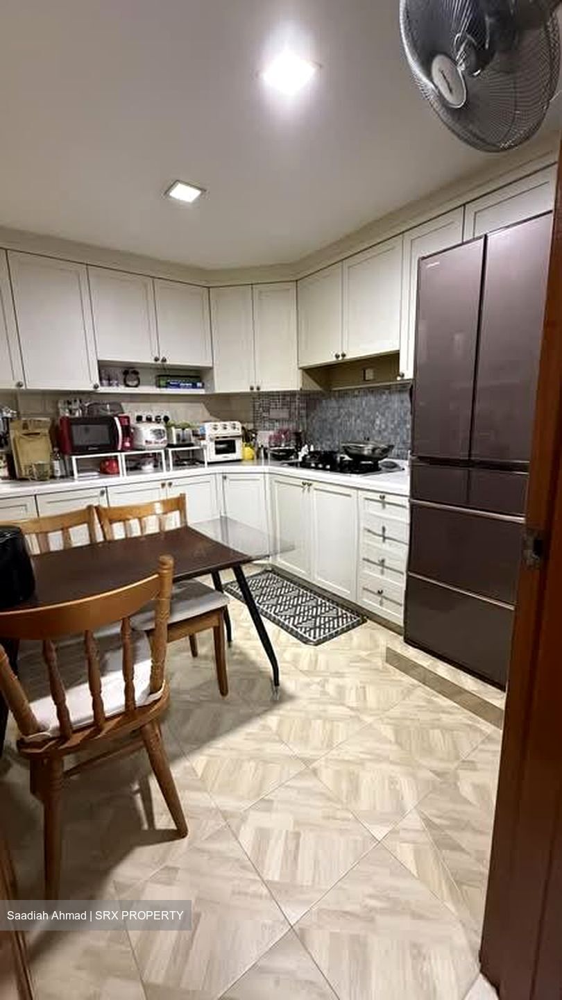 Simsville (D14), Condominium #588726811